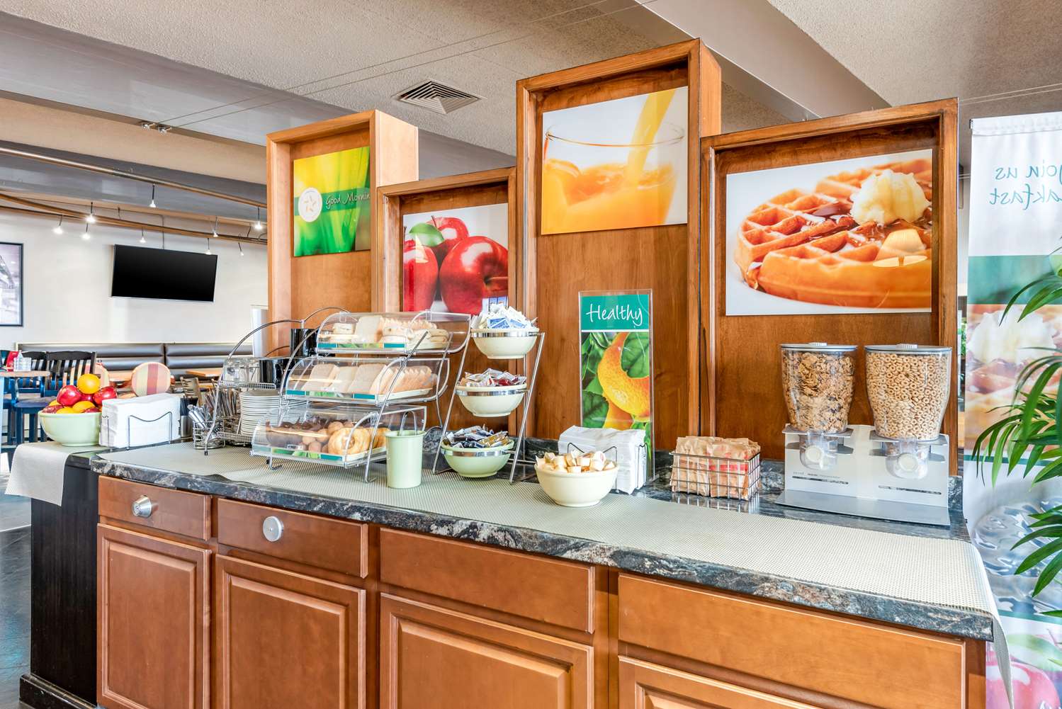 Quality Inn Sarnia, On 34/46
