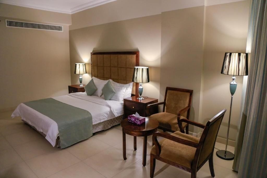 ROOM, DOUBLE BED