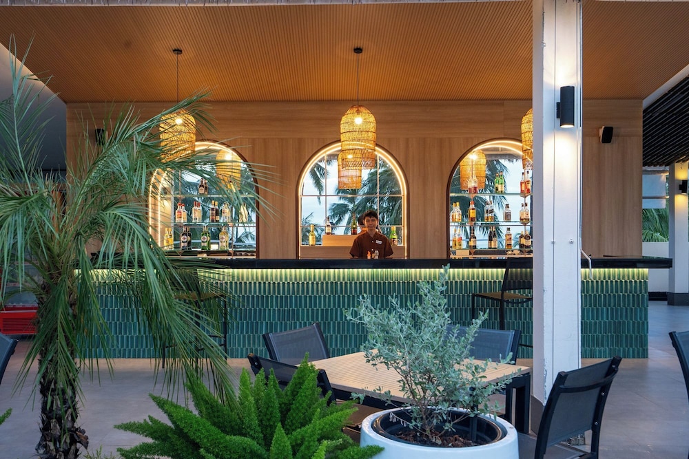 Kantary Beach Hotel 8/49