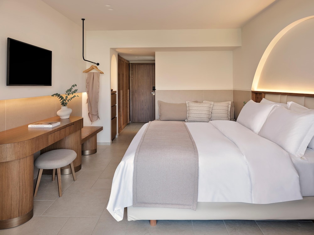 غرفة بثلاثة أسرّة بإطلالة على البحر، Lindos Princess Beach Resort & Spa 2/9