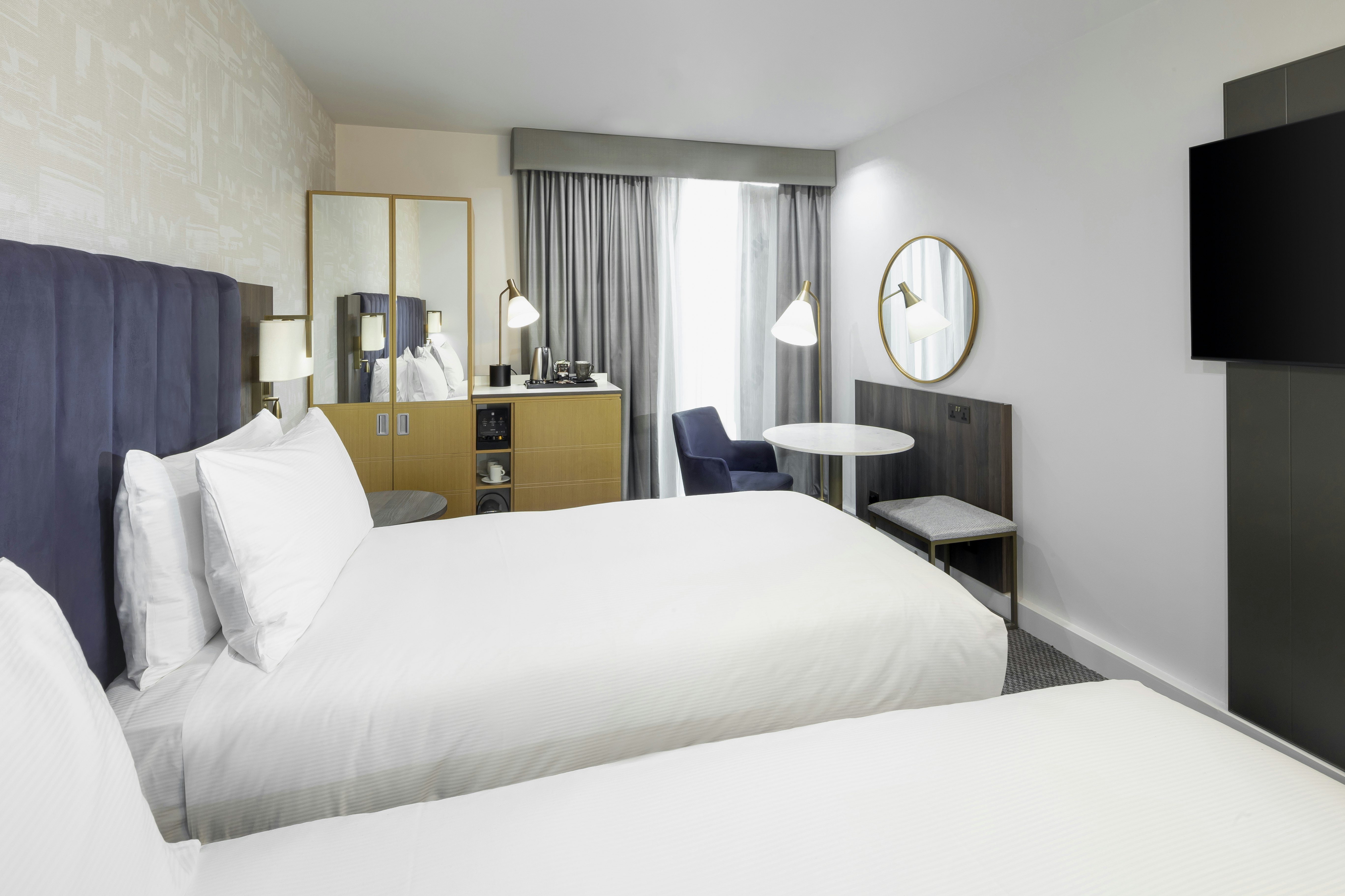 DELUXE, TWIN BEDS