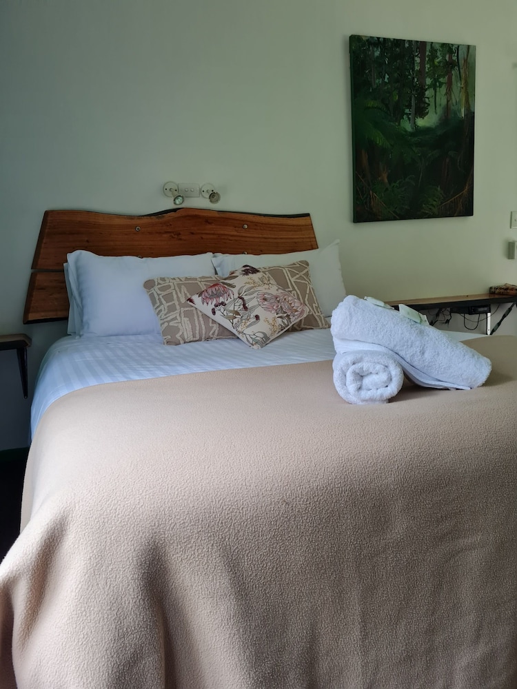HUON BUSH RETREATS 14/50