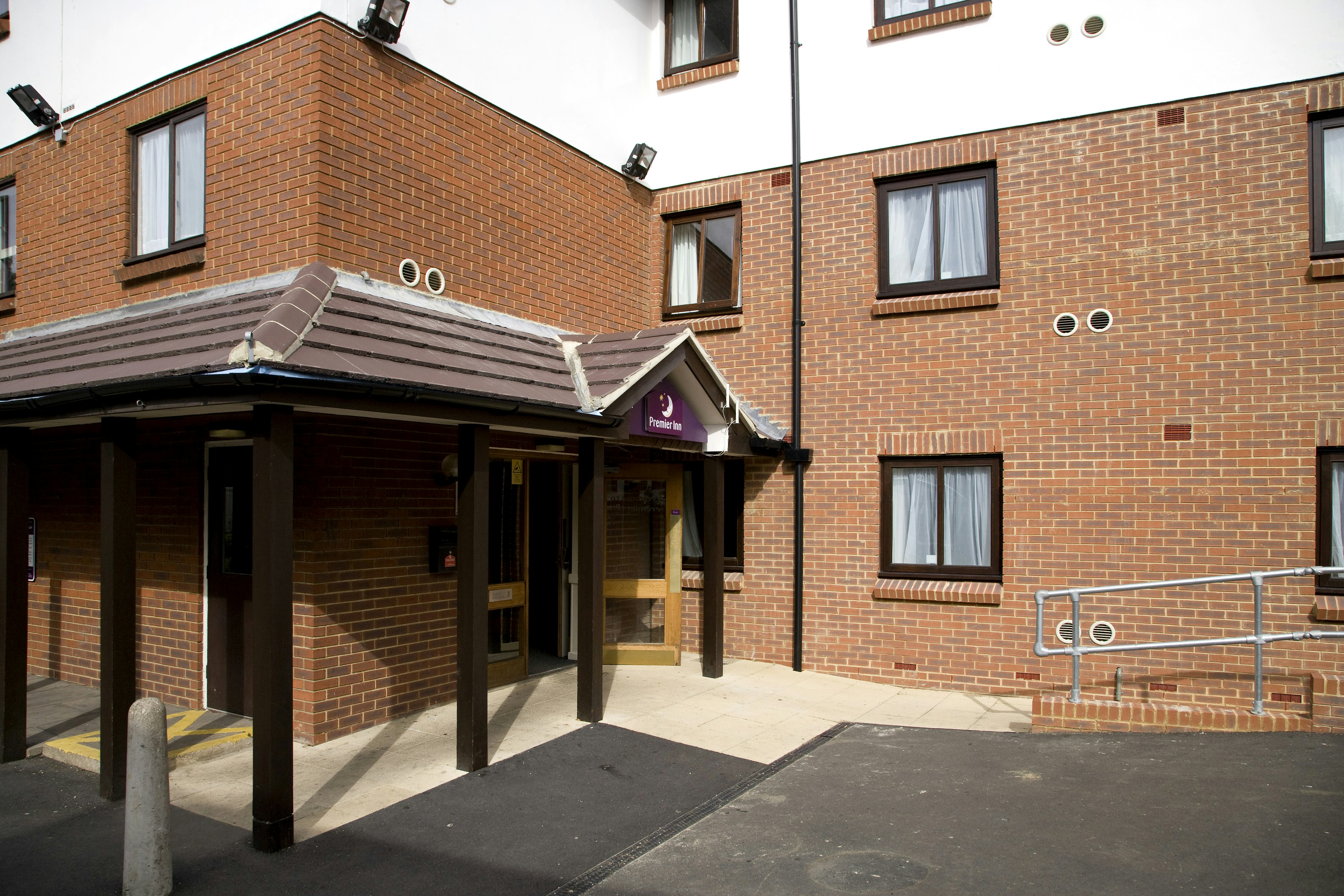 Premier Inn London Hayes Heathrow (North A4020) 21/24