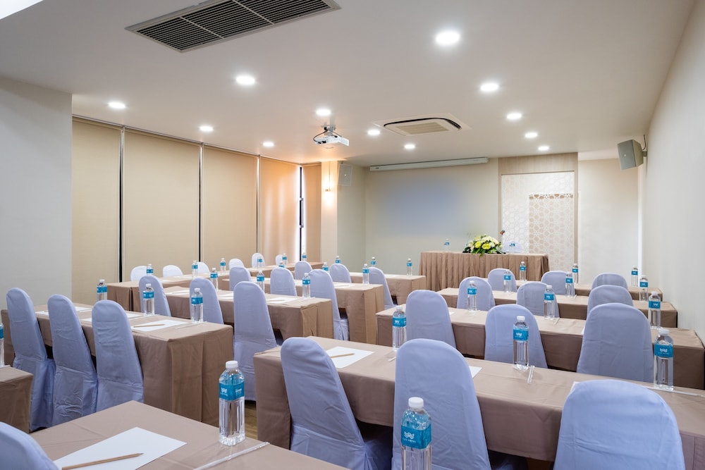 S.22 Hotel Suratthani 58/64