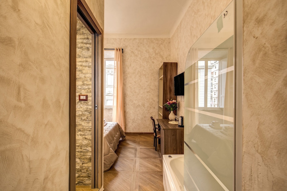 Amici Guesthouse 39/40