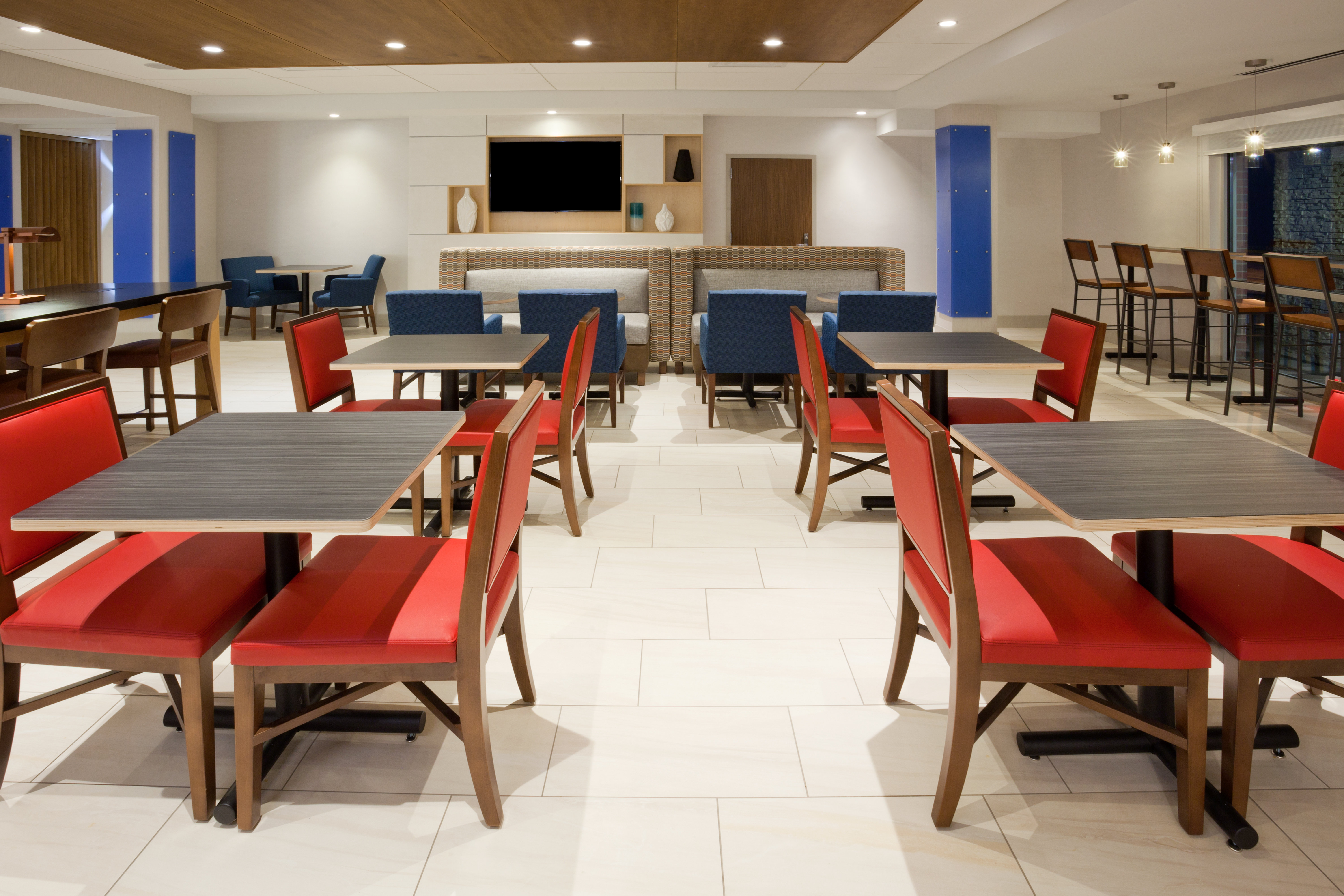 Holiday Inn Express And Suites Des Moines Downtown 50/55