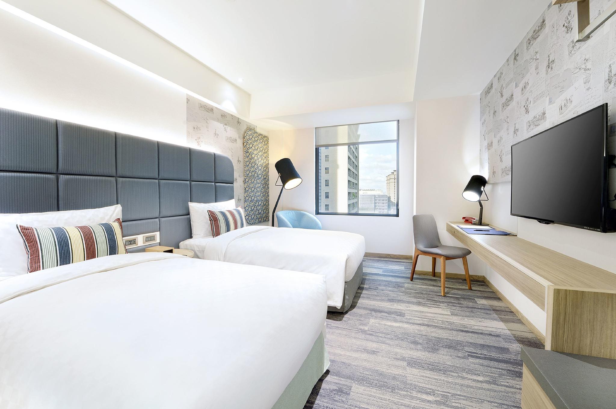 Discovery, Deluxe, Twin Beds