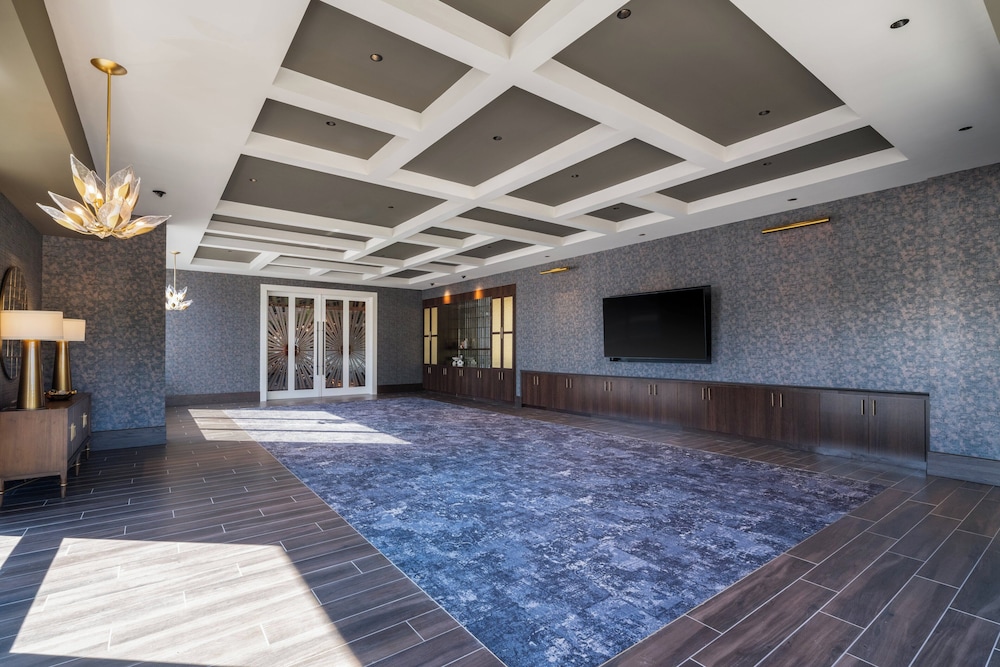 Hotel Indigo Gatlinburg Downtown by IHG 10/50