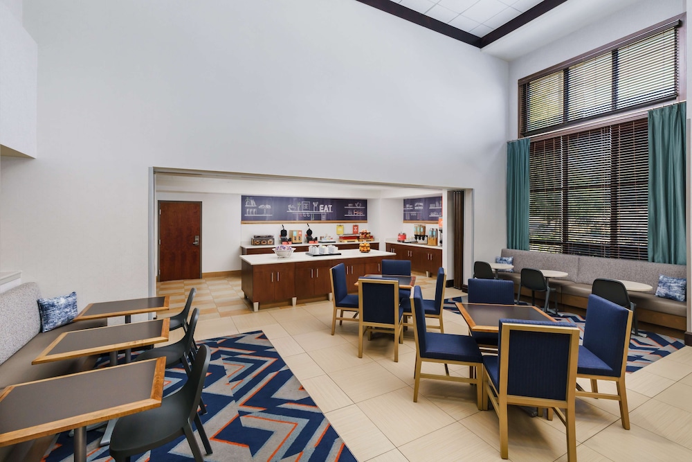 Hampton Inn Suites West Sacramento 49/62
