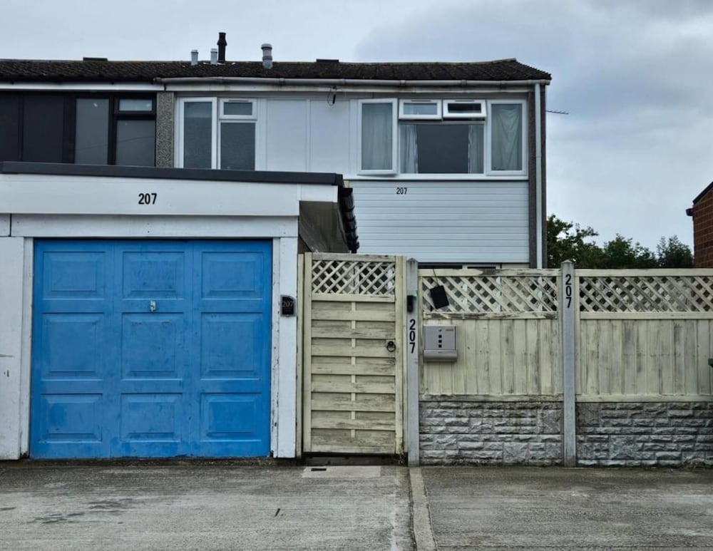 SnoozeDen Chalvey - Free Parking, Near M4 J6 in BERKSHIRE