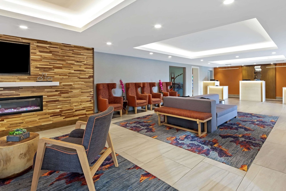 La Quinta Inn & Suites by Wyndham San Francisco Airport N 13/23