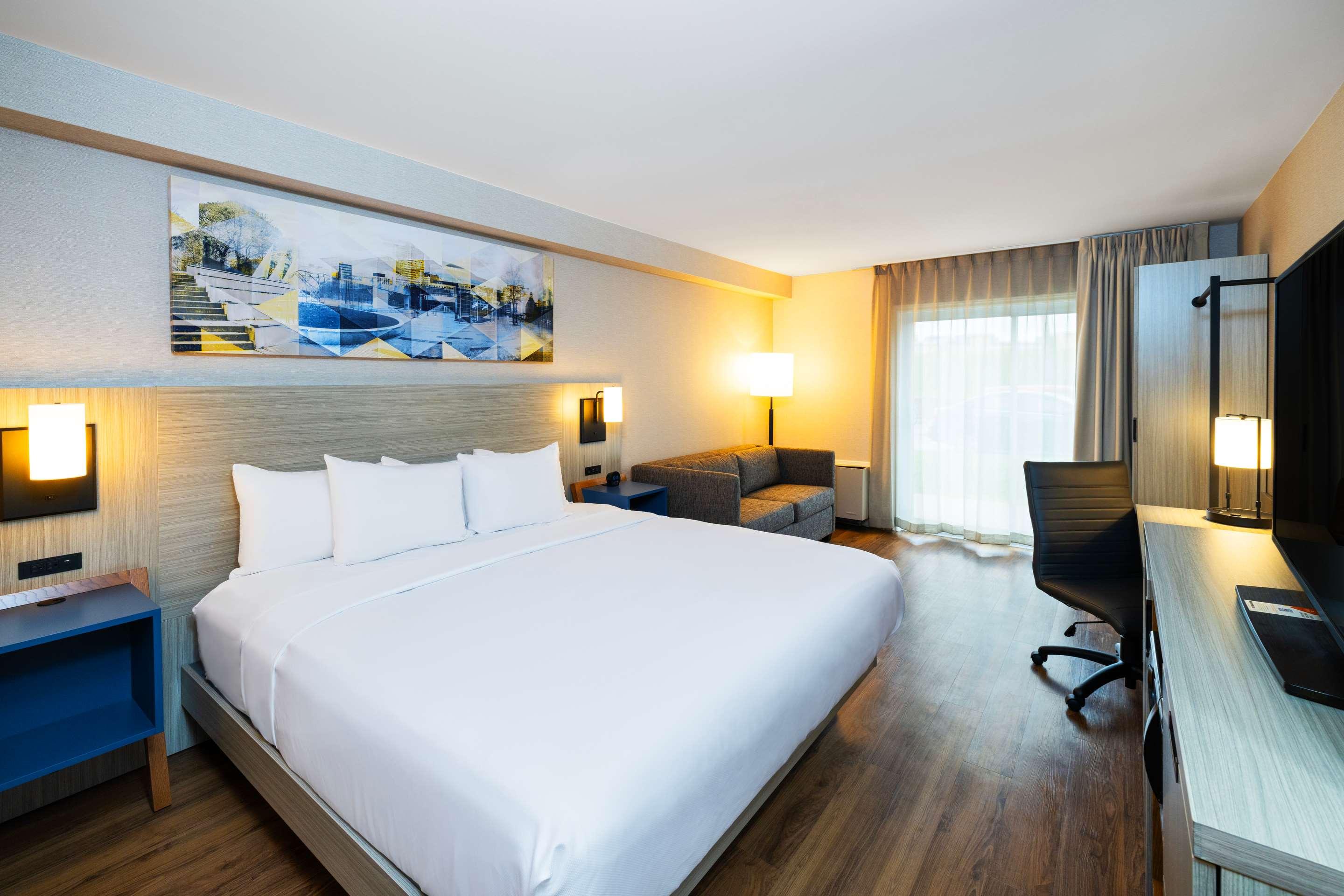 غرفة بسرير كينج لذوي الإعاقة، Comfort Inn Corner Brook 3/9