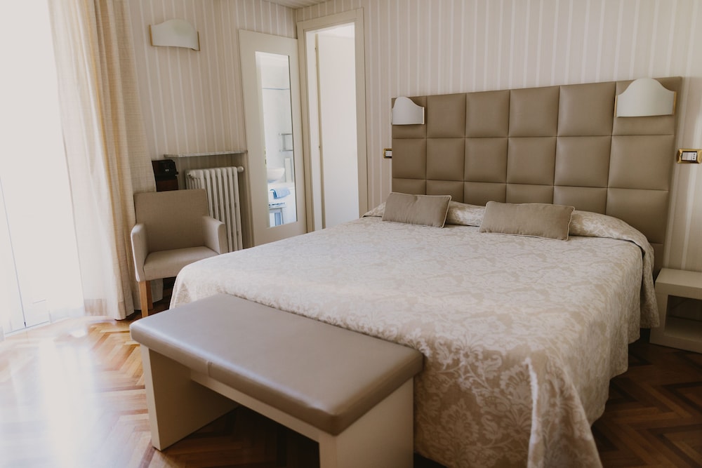 Hotel Metropole 4/46