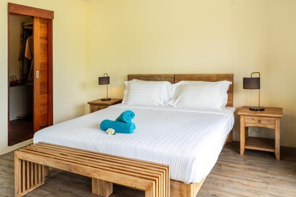 SEA DANCE RESORT 25/77
