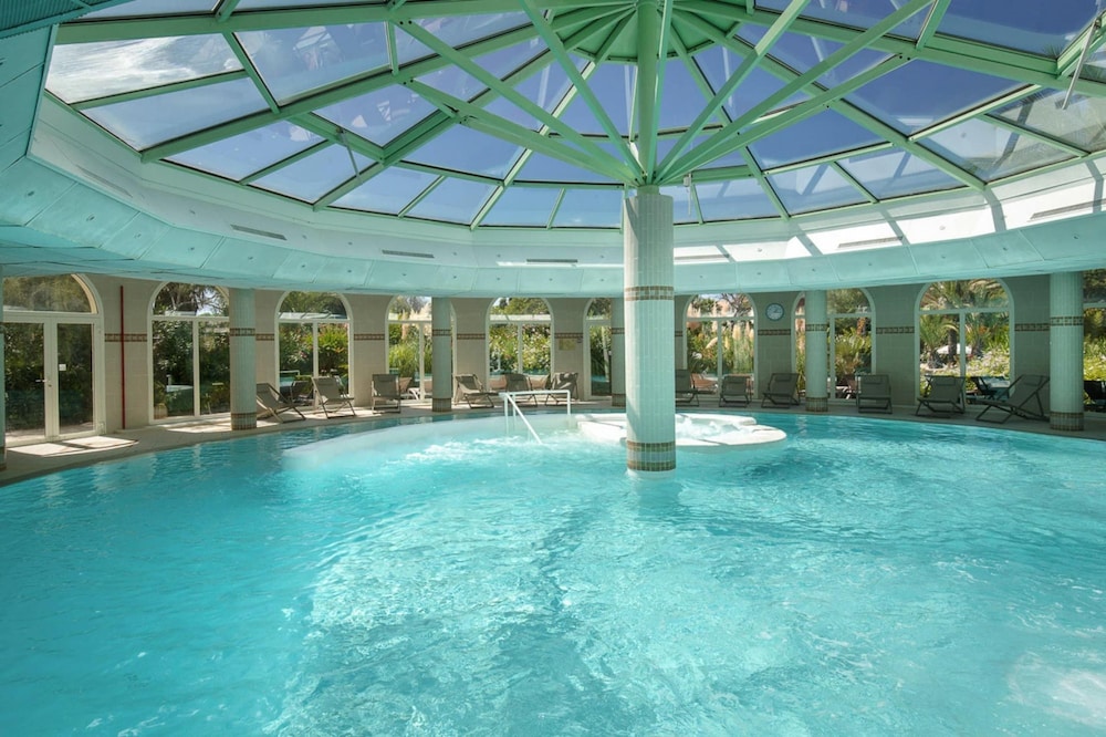 swimming pool spa