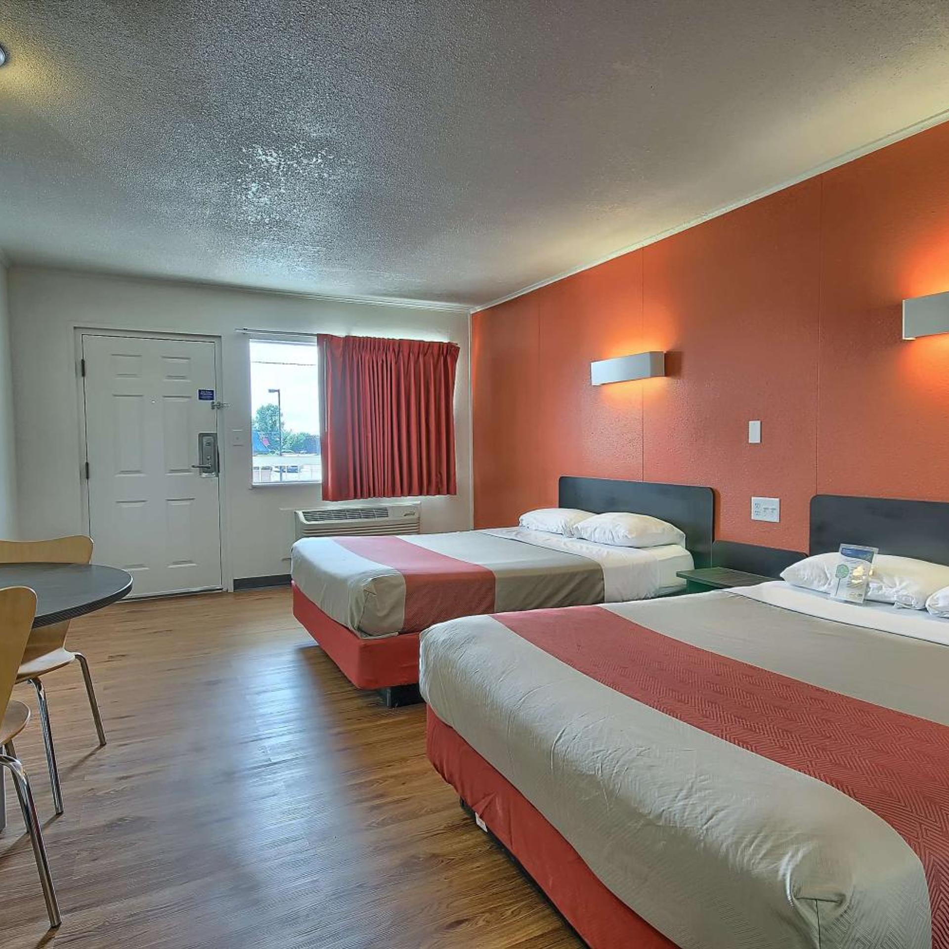 Room, 2 Queen Beds, Smoking, Motel6 Lima, OH 7/10