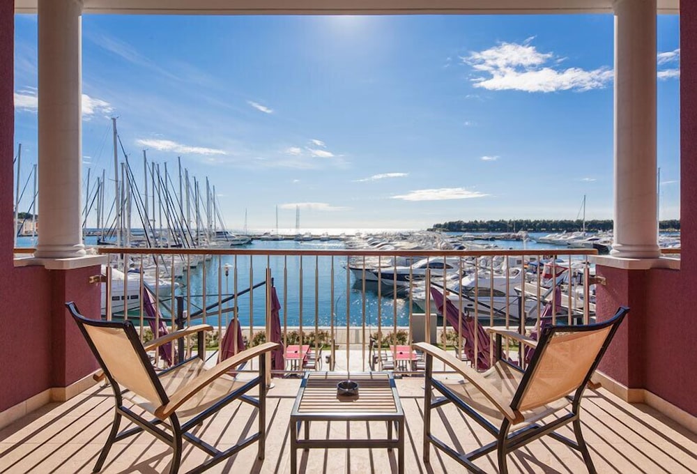 Hotel Nautica 37/72