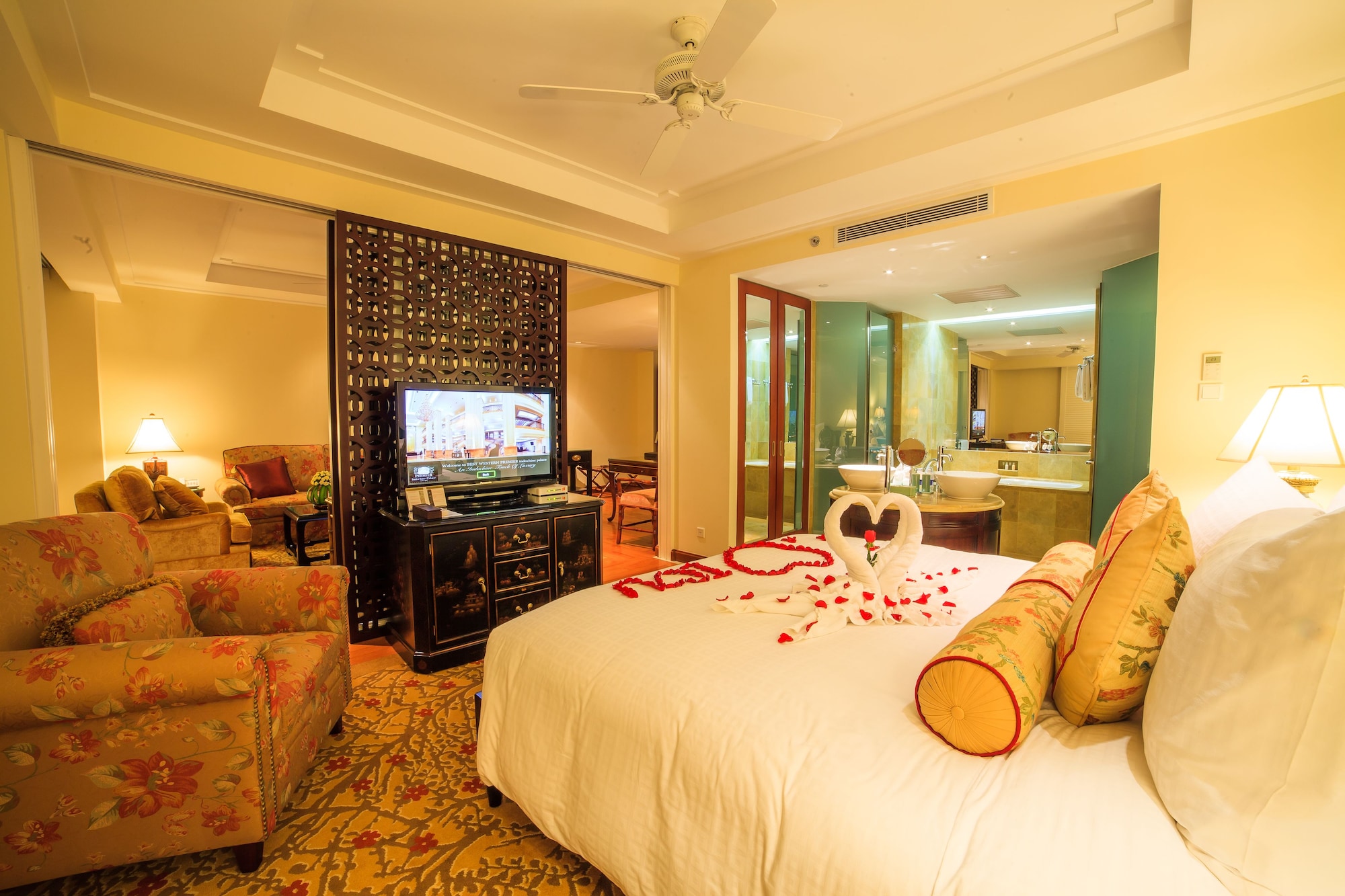 PALACE, SUITE