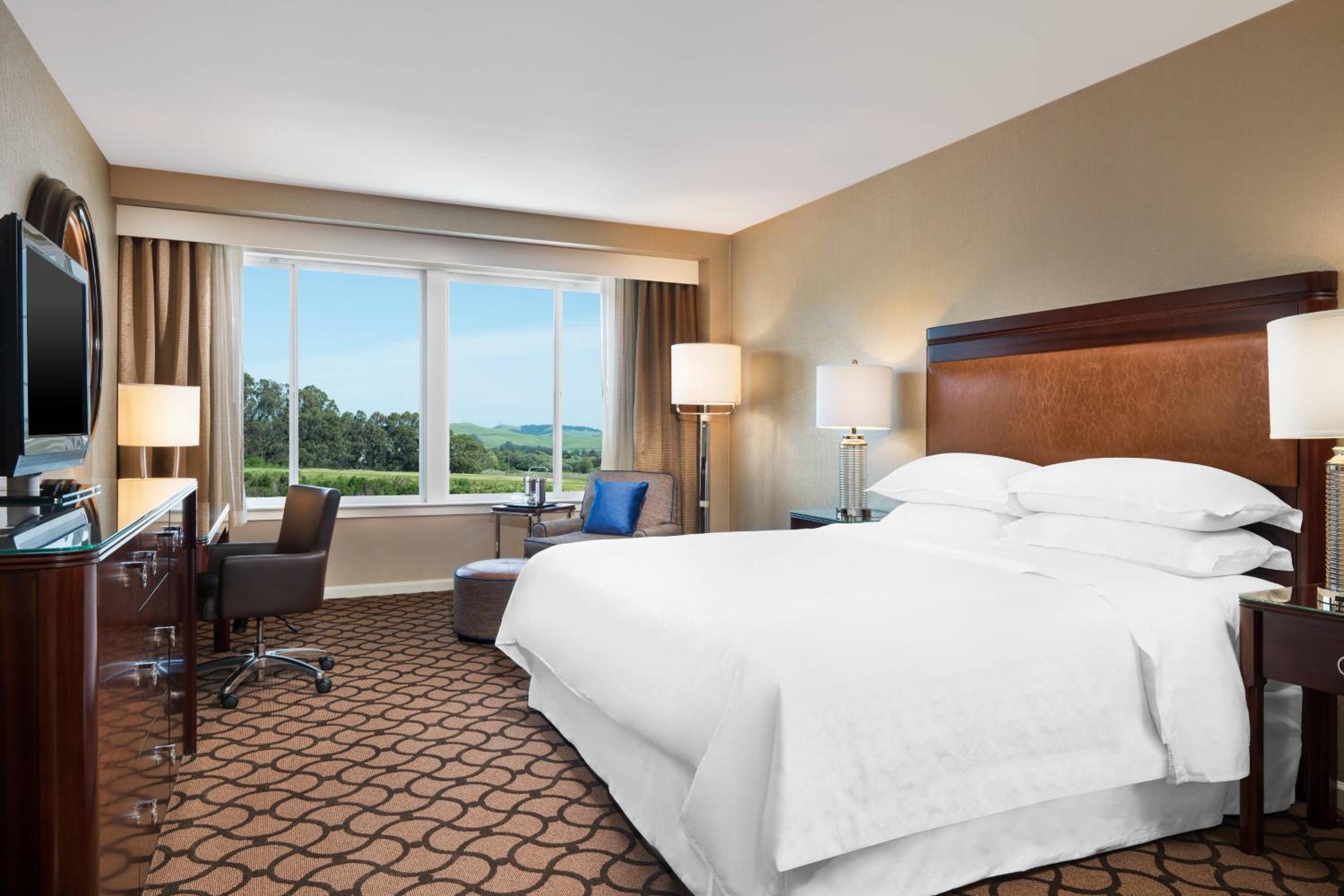 Room at Sheraton Sonoma Wine Country Petaluma, PETALUMA - CA