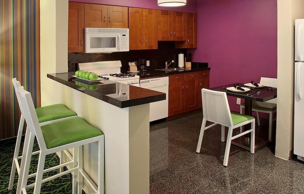 7 Springs Inn Suites 42/60