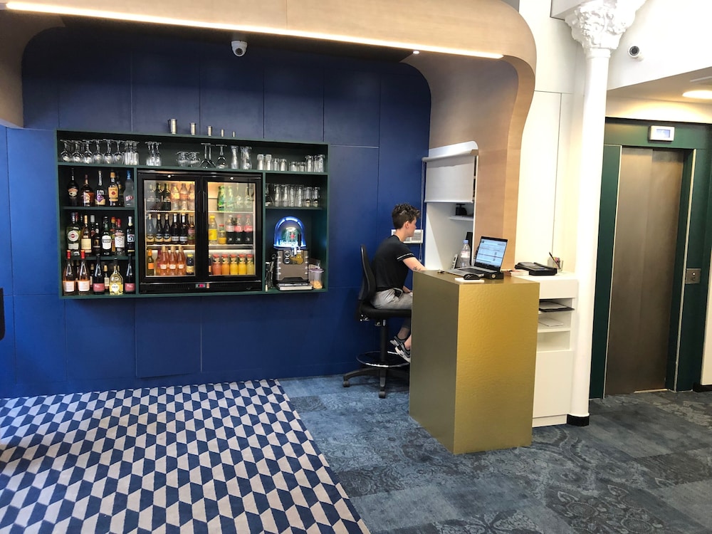 Ibis Styles Paris Cadet Lafayette 8/50