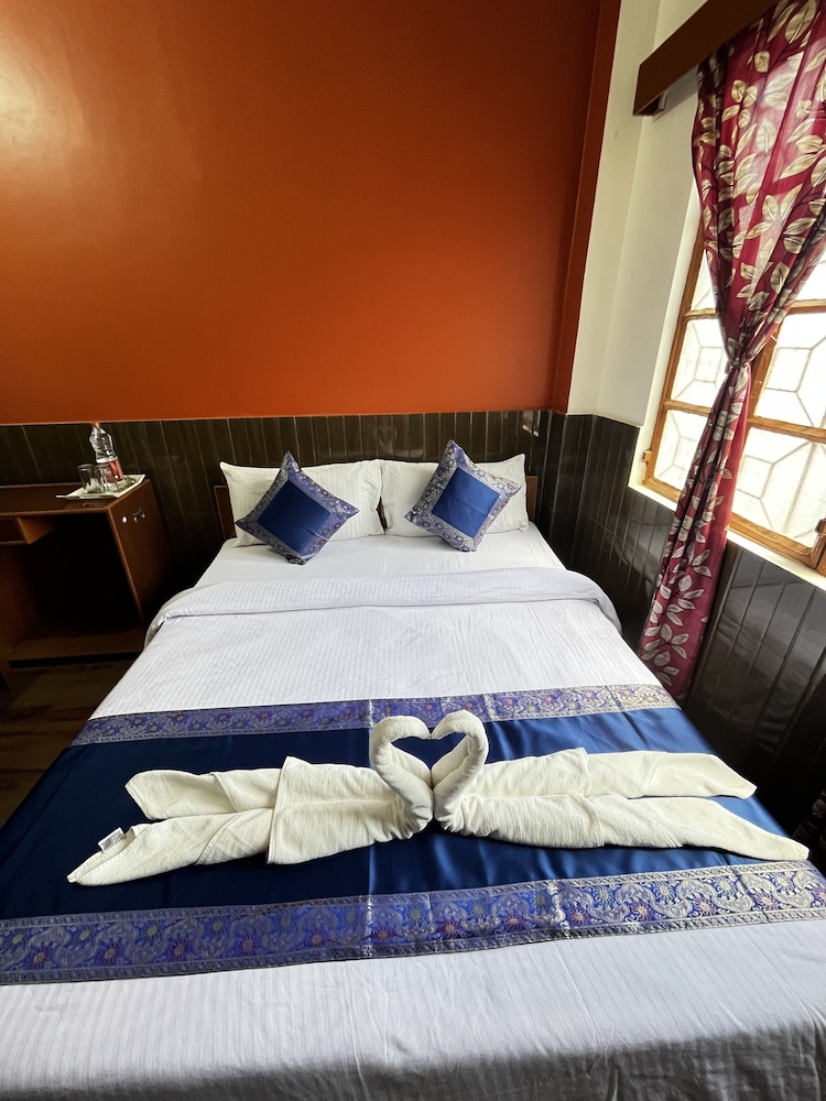 BASIC, DOUBLE OR TWIN BED