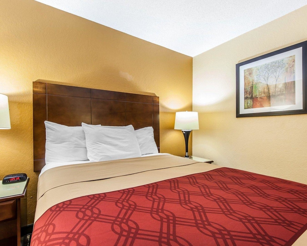 Econo Lodge Cartersville Emerson Lake Point 18/36