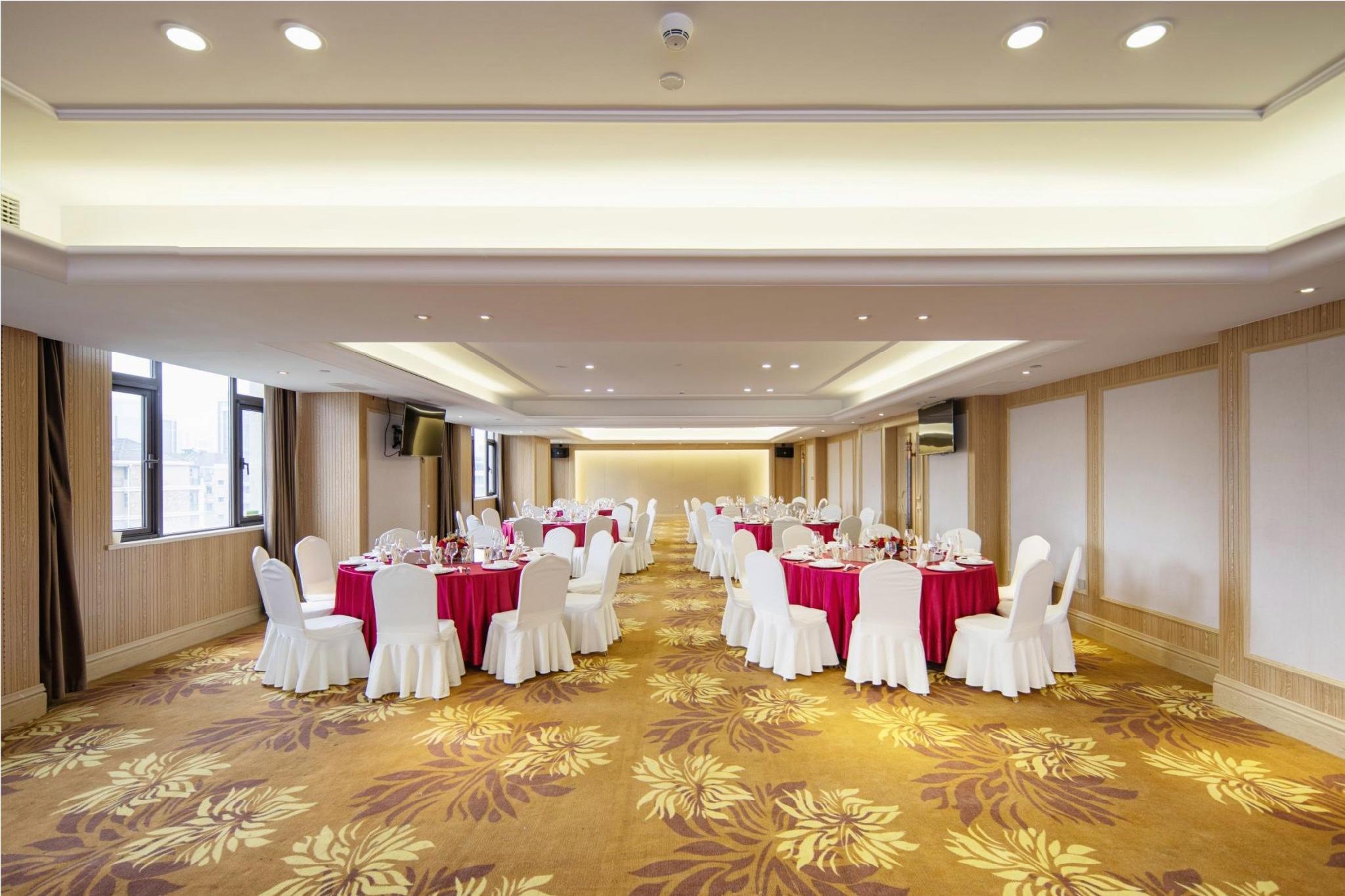 Vienna International Hotel (Suzhou University Town Yuexi subway station store) 33/35