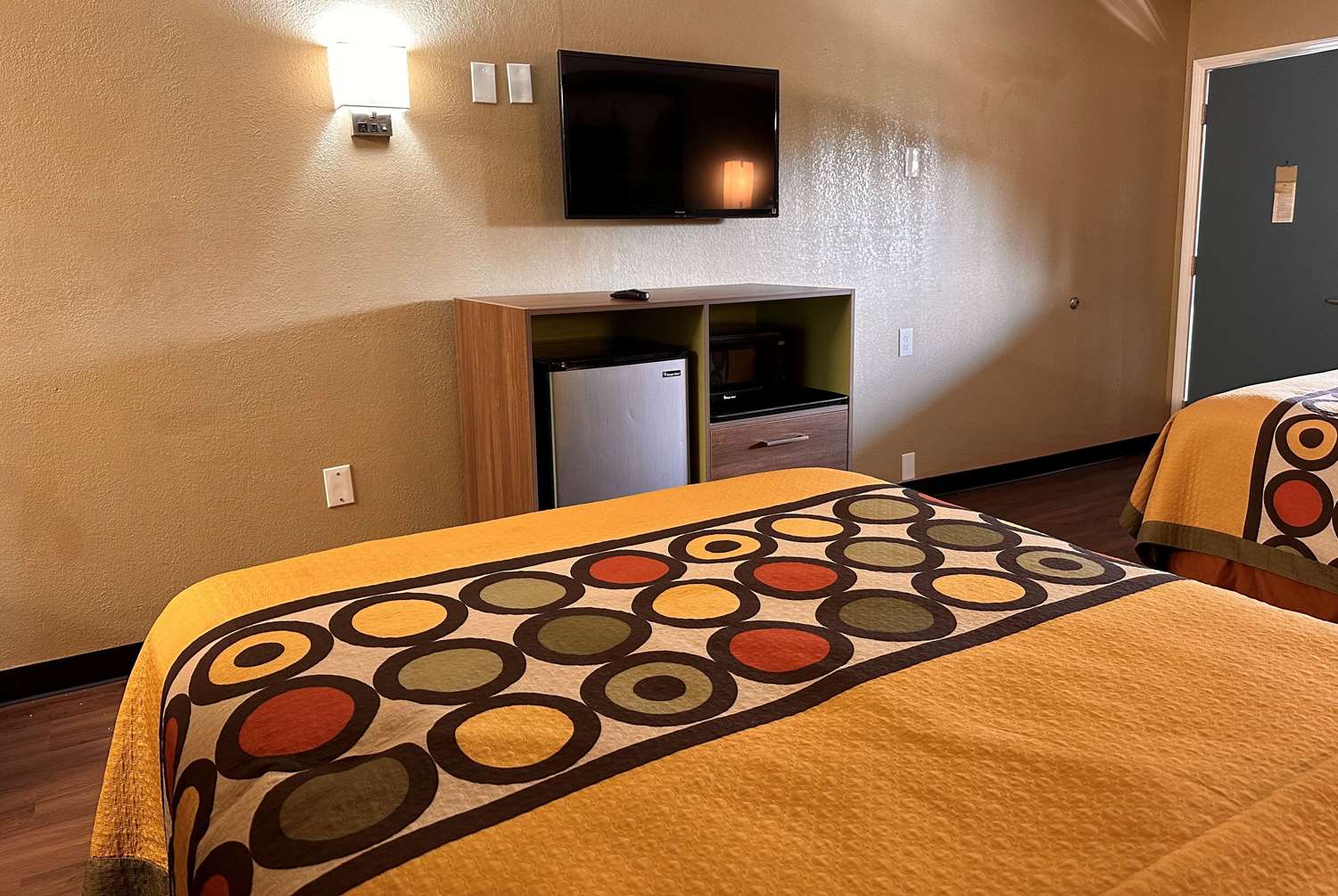Super 8 by Wyndham Cincinnati/Springdale OH 10/17