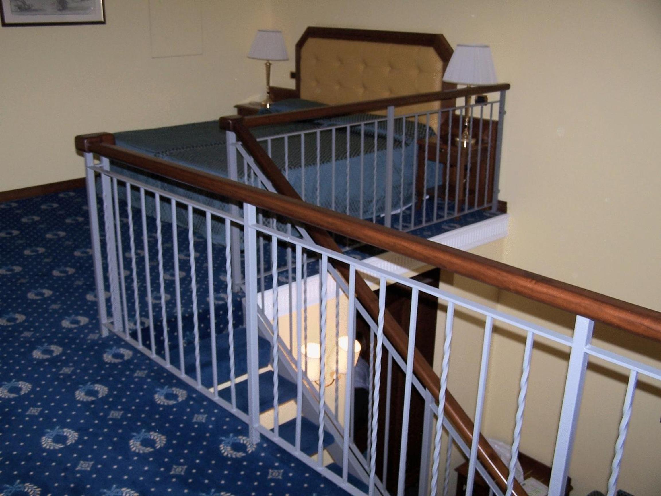 Deluxe, Queen Bed, Two Story
