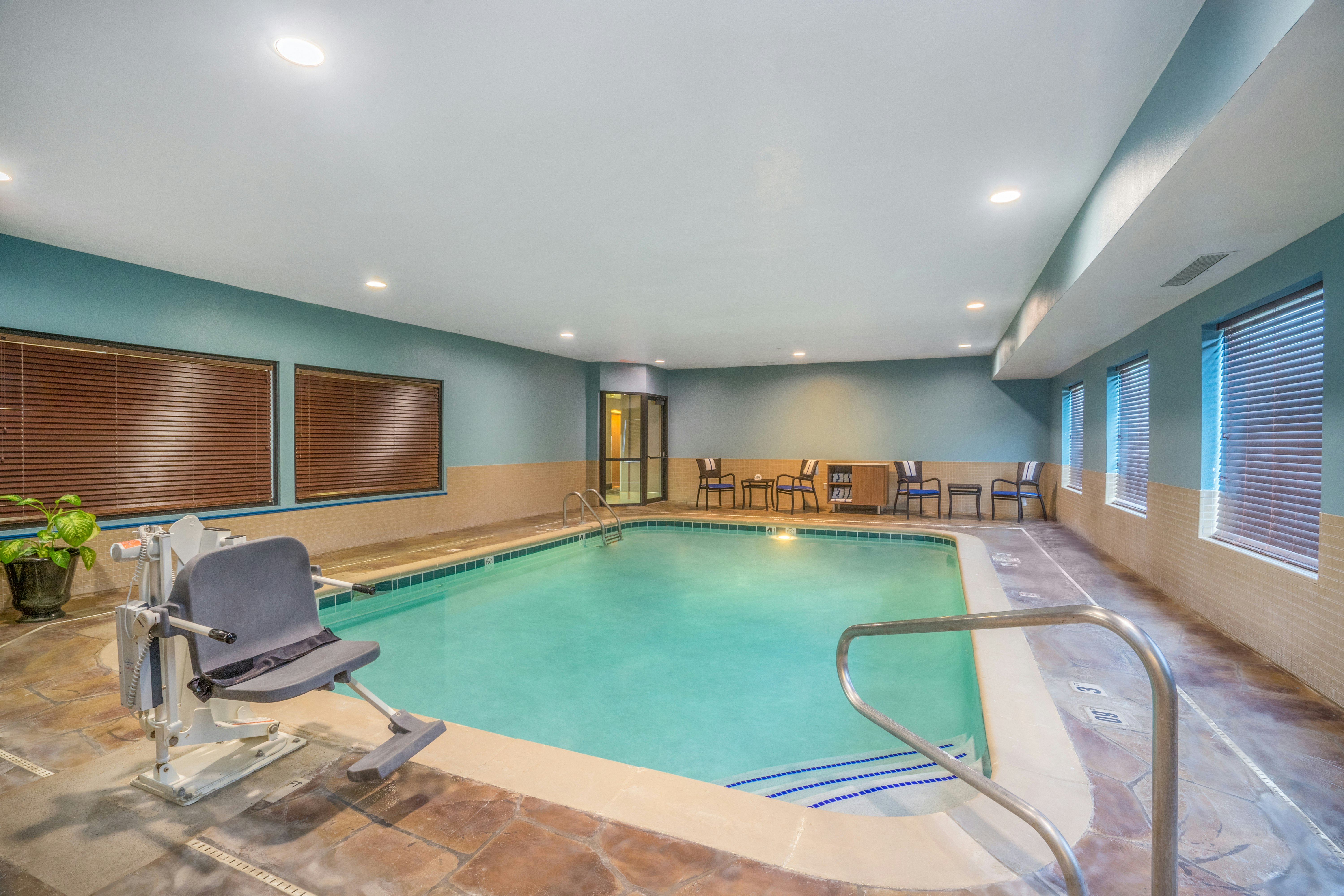 Holiday Inn Express Howe (Sturgis, Mi) 27/49
