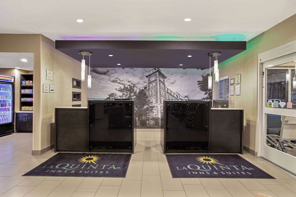 La Quinta Inn & Suites by Wyndham Fayetteville 10/59