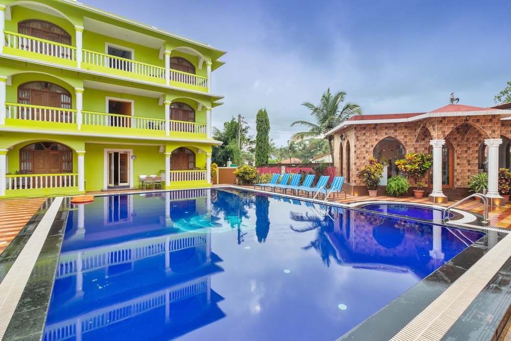 Larios Beach Holidays 4/50