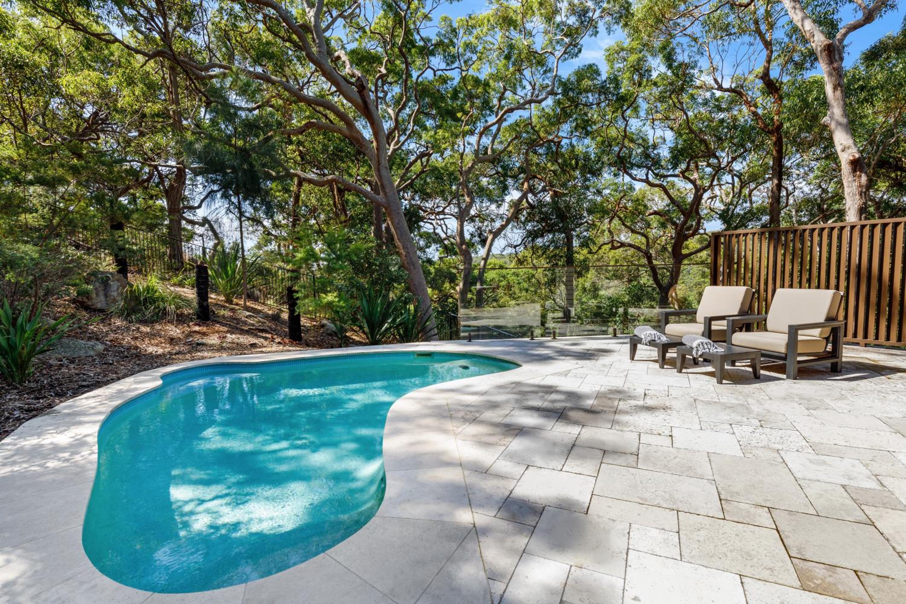 Pretty Beach House 25/28
