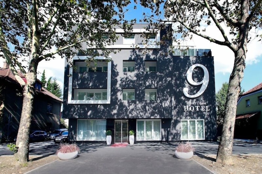 Hotel 9 3/41