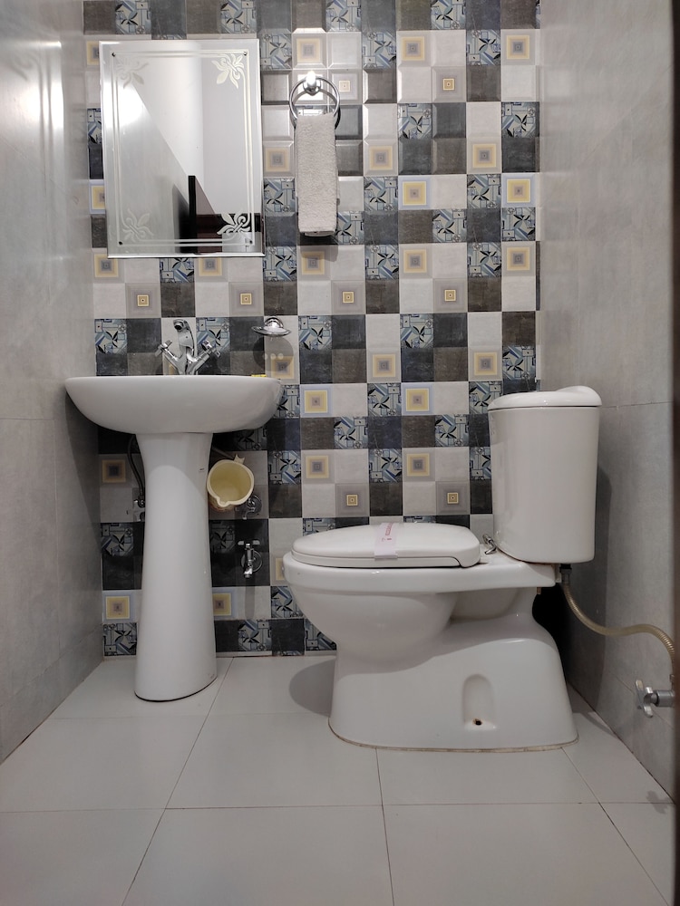 HOTEL KRISHNA JI 54/67