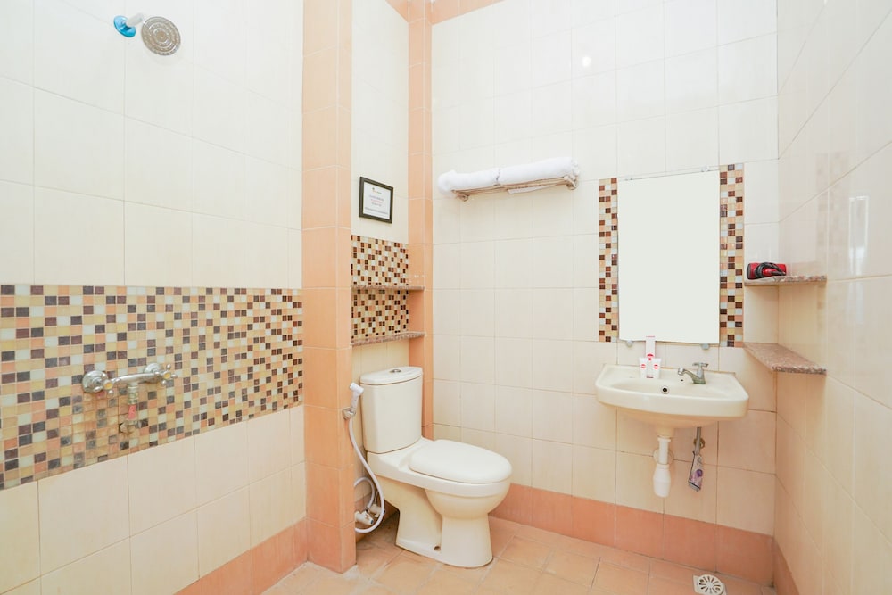 Oyo 2075 Graha Marina 52/54