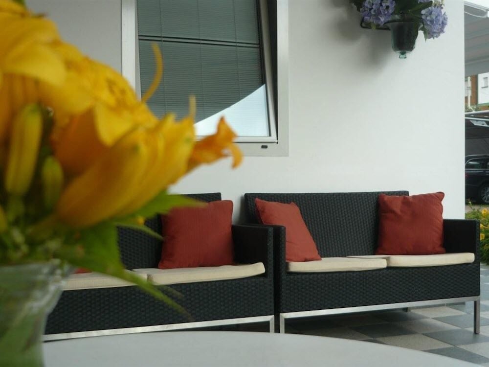 Hotel Lily 10/15
