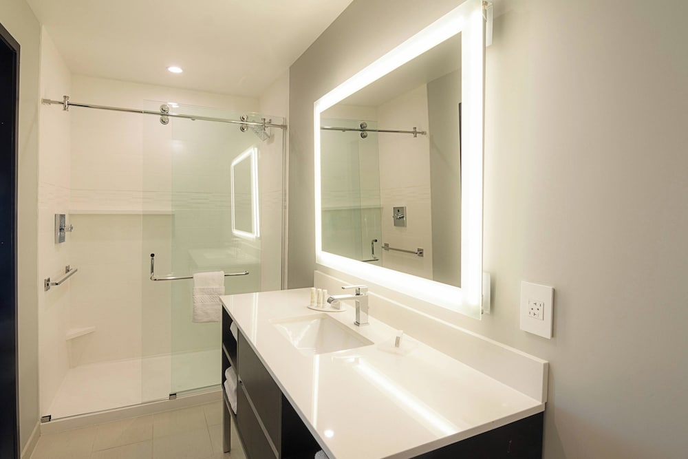 SUITE, MULTIPLE BEDS, ACCESSIBLE