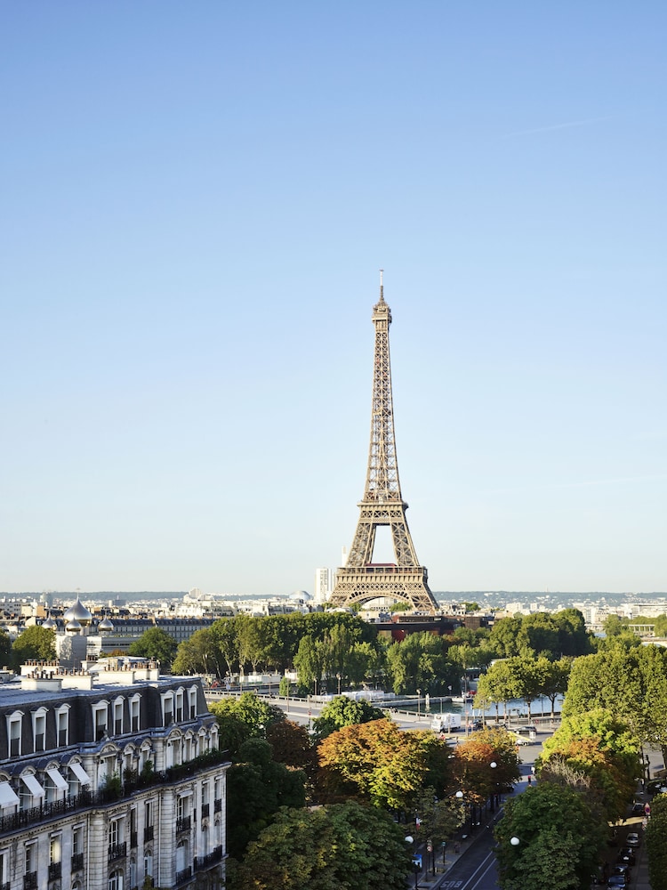 Hotel Plaza Athenee 74/79