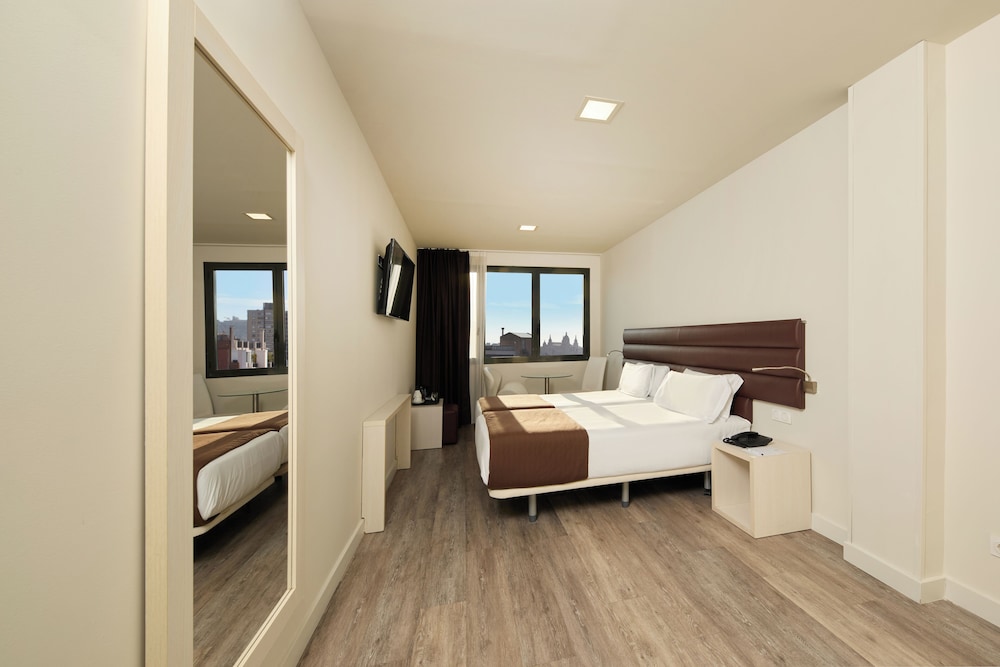 ROOM, TWIN BEDS