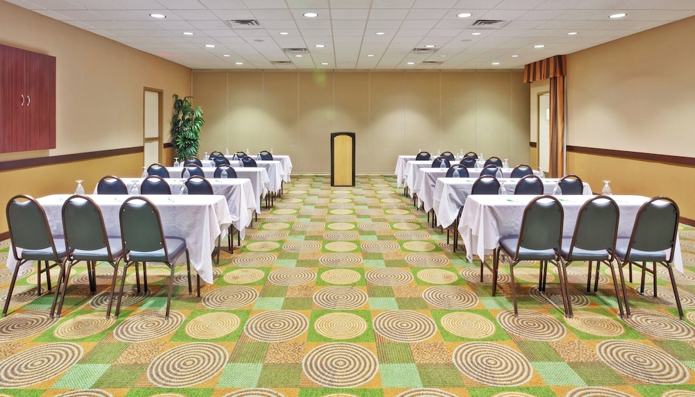 Holiday Inn Bloomington 50/53