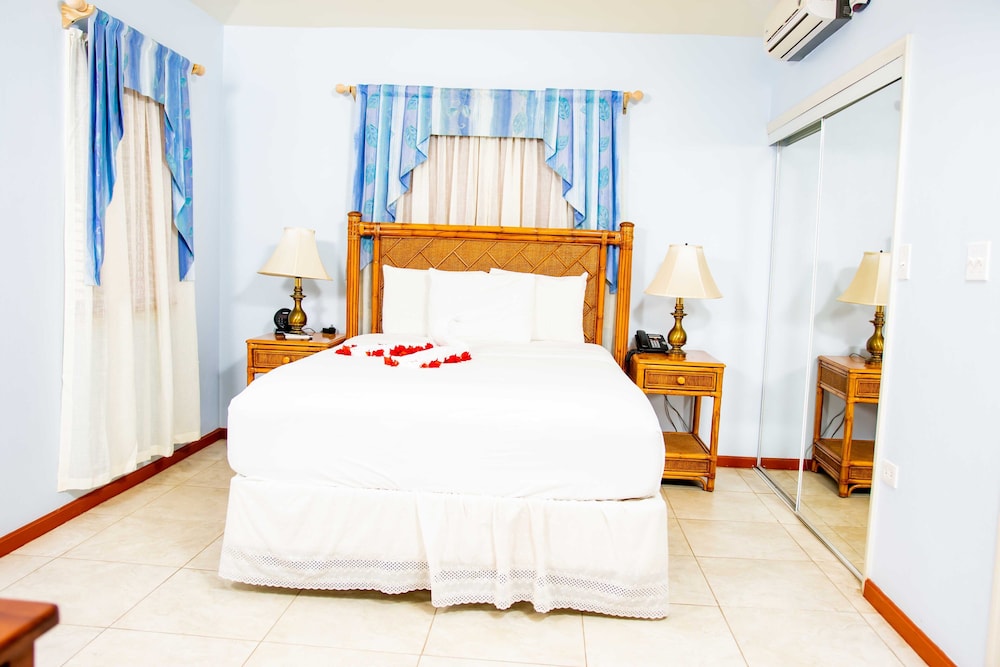 THE VILLAS AT SUNSET LANE 16/46