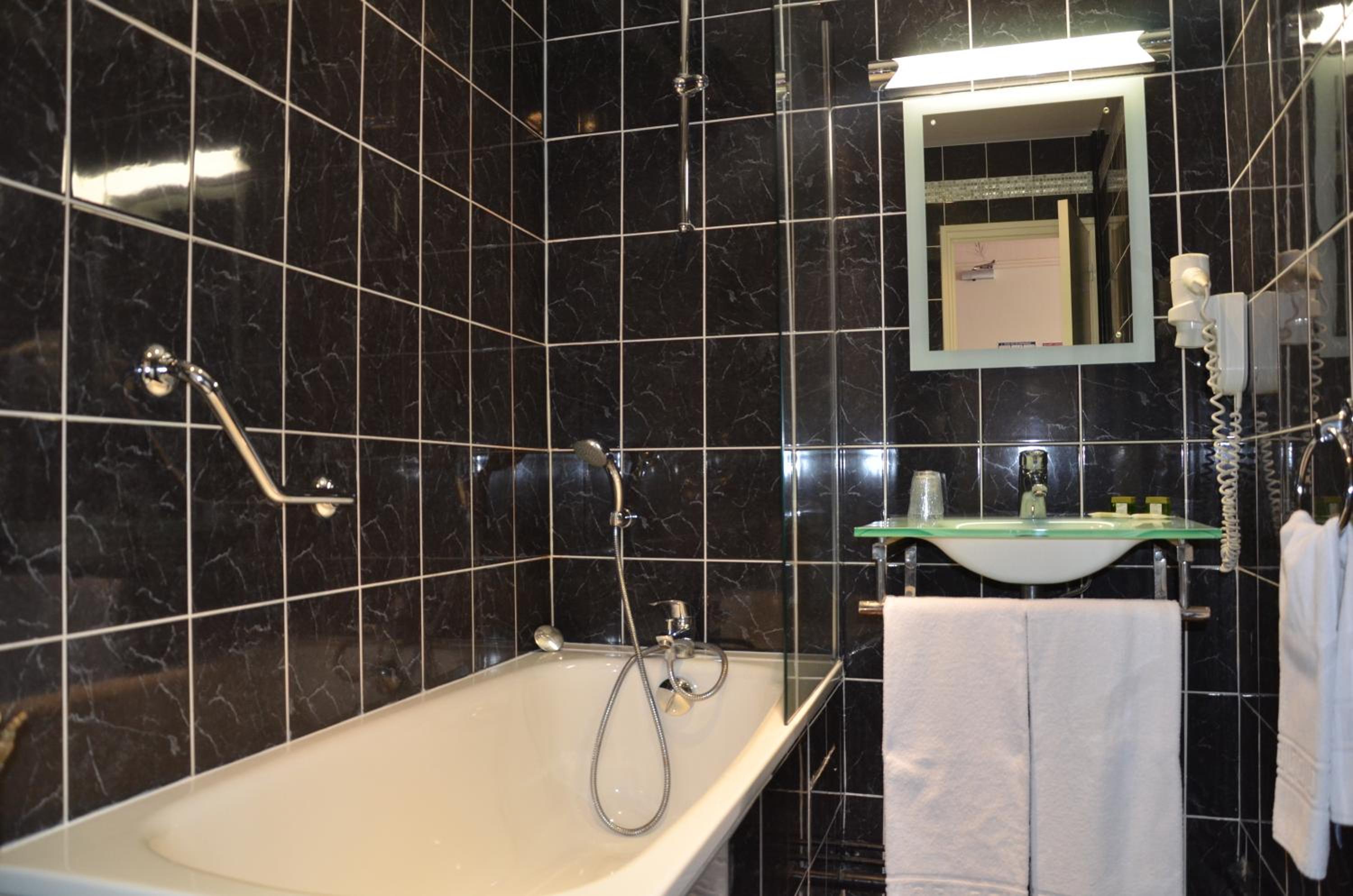 غرفة سوبيريور بحوض استحمام، HOTEL SAINT MARTIN 8/10