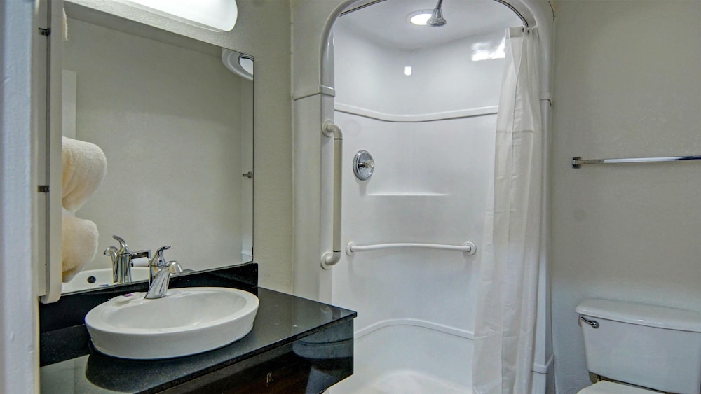 غرفة قياسية بسريرين مزدوجين للمدخنين، Motel6 Longview, TX 4/6