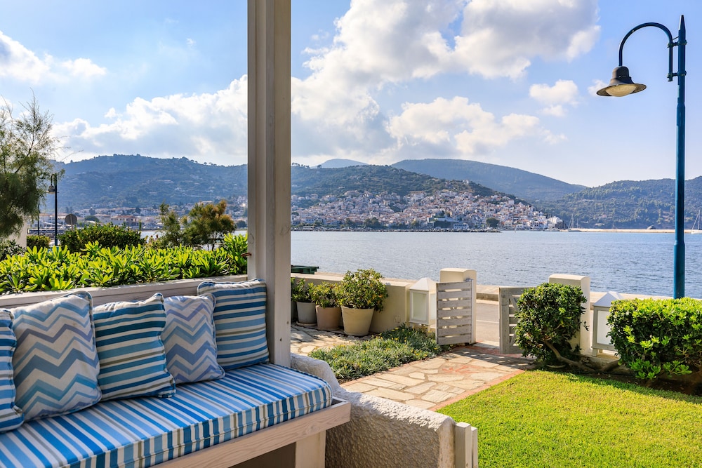 Skopelos Village Hotel Apartments 68/75