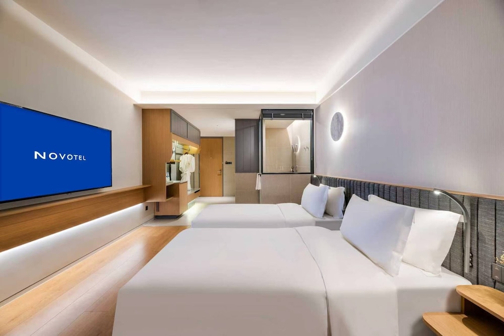 Deluxe, Twin Beds, Novotel Shanghai Hongqiao Gubei 3/5
