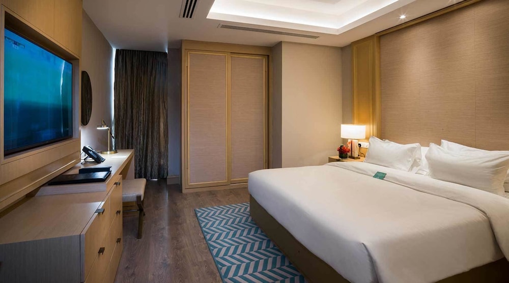 2 BEDROOMS, SUITE