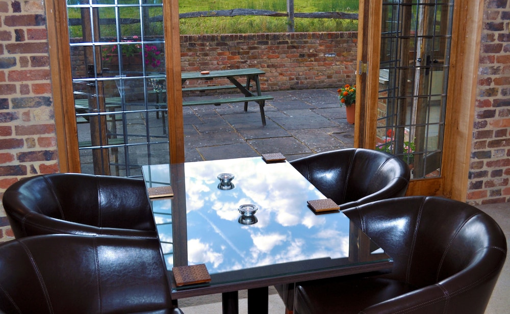 Little Foxes Hotel 37/62