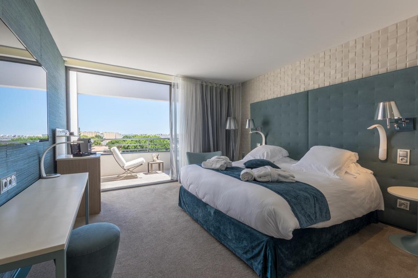 غرفة بريميوم بسرير مزدوج، Oz Apos Inn Hotel 2/3